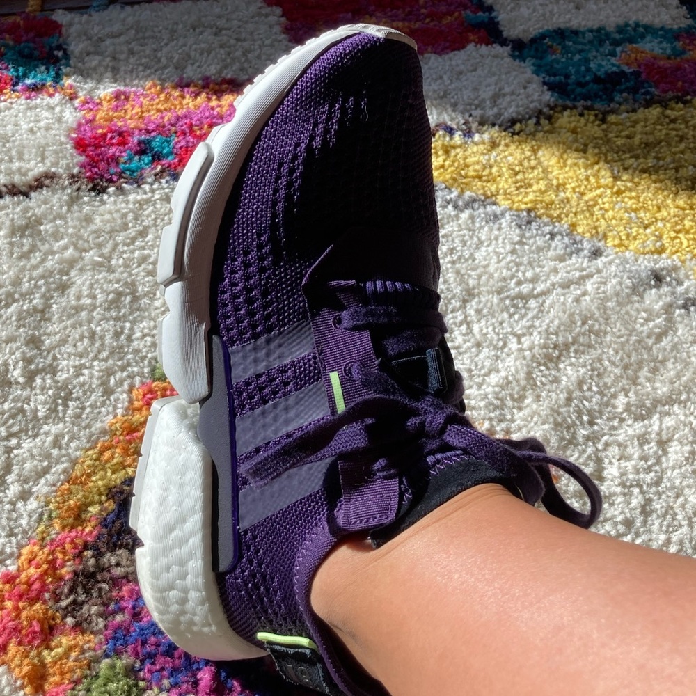 Women’s size 6.5 adidas pods
